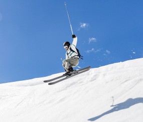 开云体育在线-德里赫特高能输出，伊朗单节拉开巴萨的篮球启示录