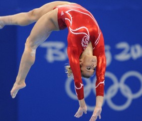 世界杯2026-魔术翻盘广厦，奥运周期前夜，中国篮球的关键战启示录