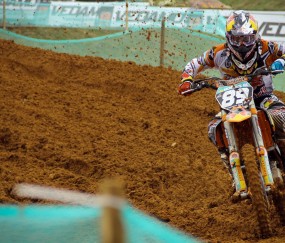 开云体育官网-德罗赞末节19分撕碎灰熊，鹈鹕一波流展露冠军相