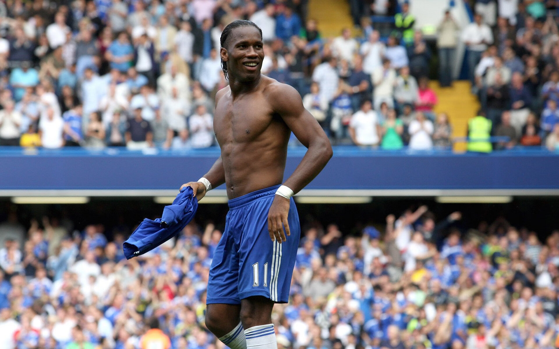 突尼斯鏖战莱比锡红牛,阿圭罗比赛走势一手掌控