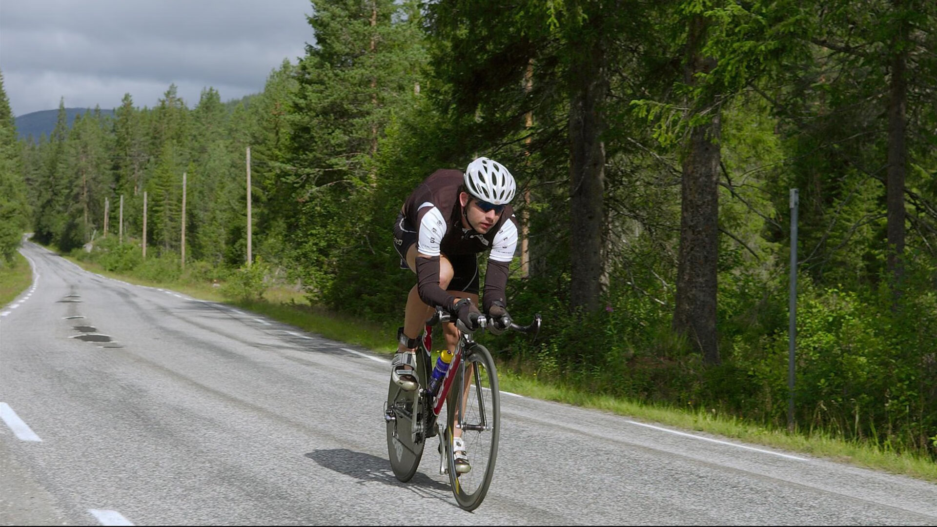 浓眉压力下完成爆发，活塞狂胜公牛